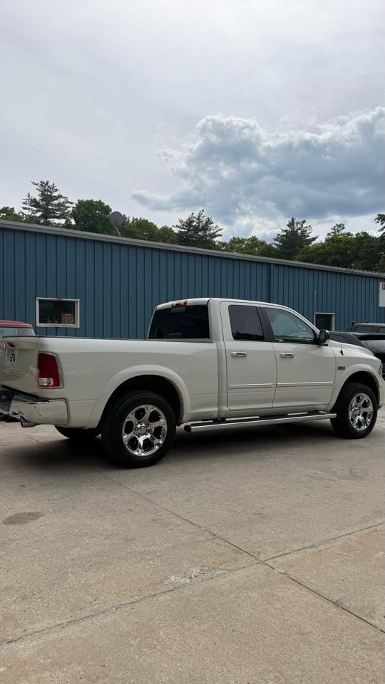 RAM 1500 Laramie Quad Cab 4WD 2016