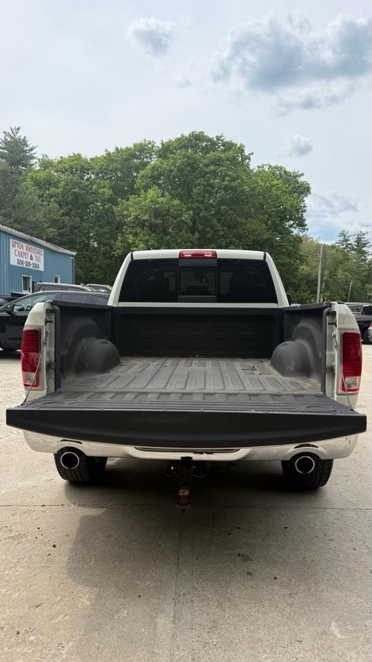 RAM 1500 Laramie Quad Cab 4WD 2016