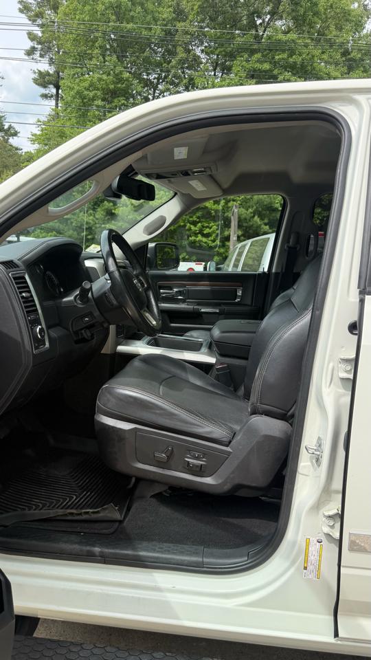 RAM 1500 Laramie Quad Cab 4WD 2016