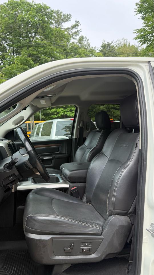 RAM 1500 Laramie Quad Cab 4WD 2016