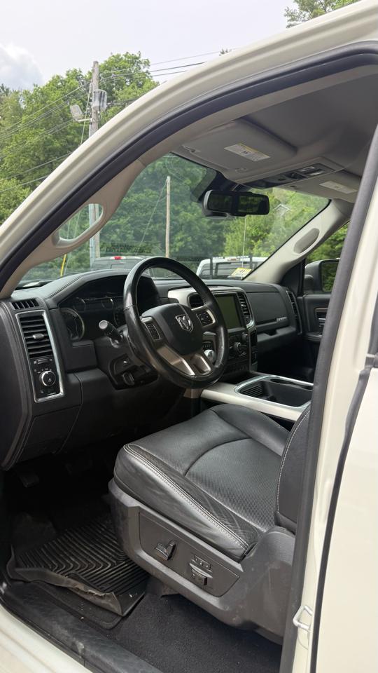 RAM 1500 Laramie Quad Cab 4WD 2016