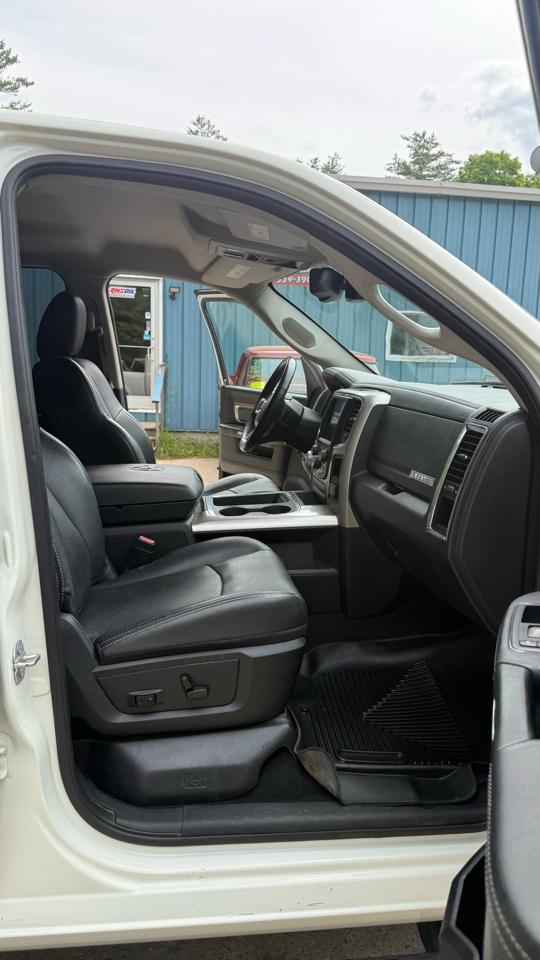 RAM 1500 Laramie Quad Cab 4WD 2016