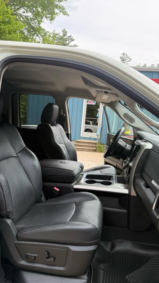 RAM 1500 Laramie Quad Cab 4WD 2016