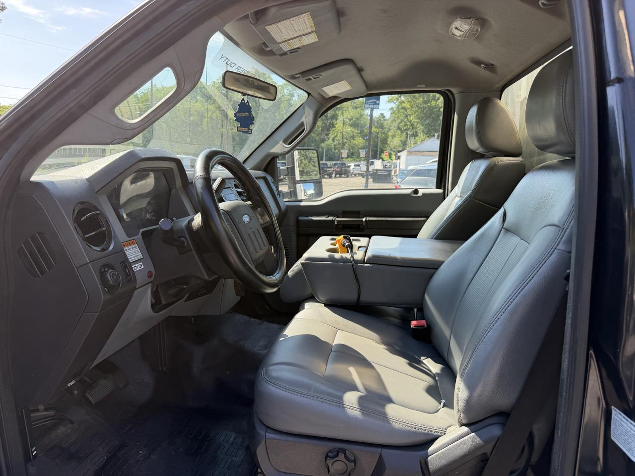 Ford F-550 Regular Cab DRW 2WD 2011
