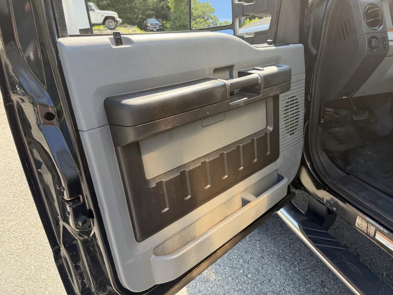 Ford F-550 Regular Cab DRW 2WD 2011