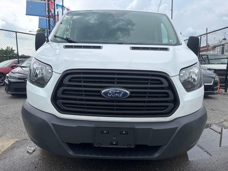 Ford Transit 250 Van Low Roof 60/40 Pass.130-in. WB 2018