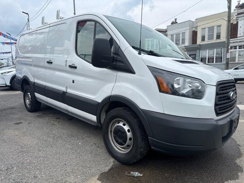 Ford Transit 250 Van Low Roof 60/40 Pass.130-in. WB 2018