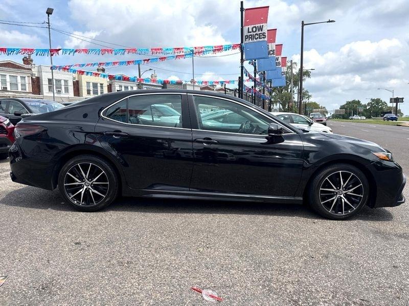 Toyota Camry SE 2024