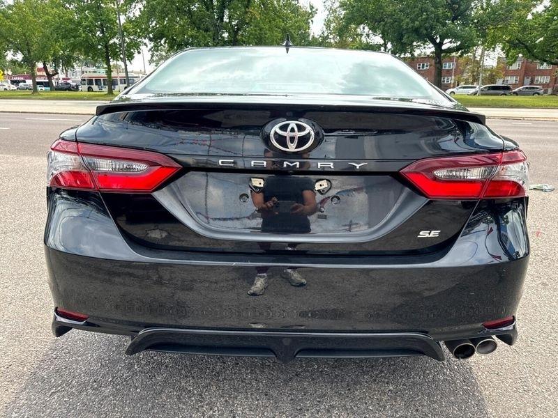 Toyota Camry SE 2024
