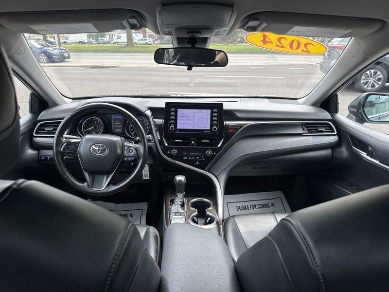Toyota Camry SE 2024