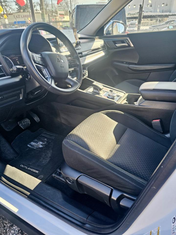 Mitsubishi Outlander ES 4WD 2022