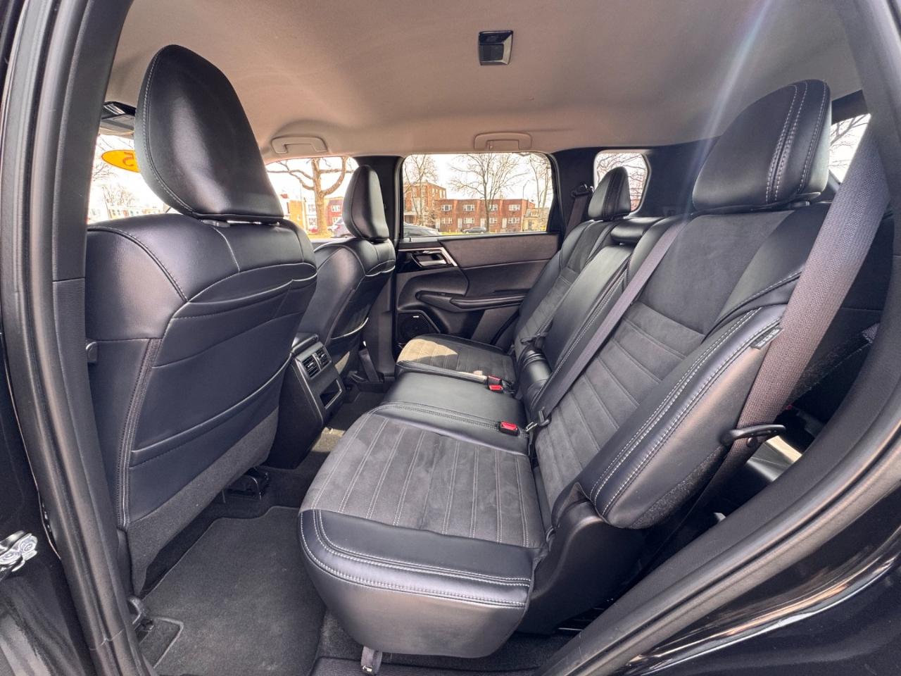 Mitsubishi Outlander SE 2WD 2025