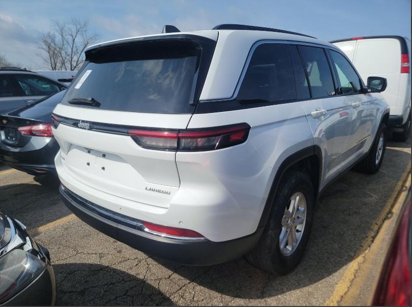 Jeep Cherokee Laredo 4-Door 4WD 2024