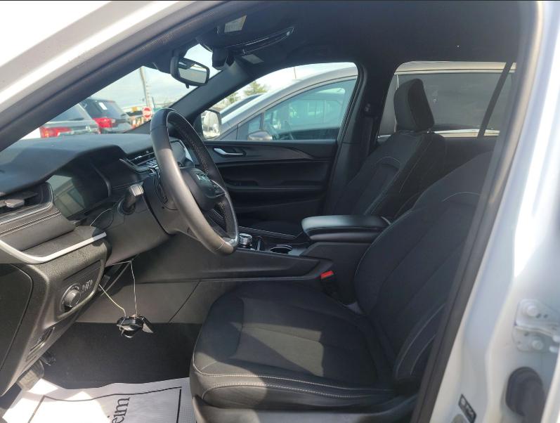 Jeep Cherokee Laredo 4-Door 4WD 2024