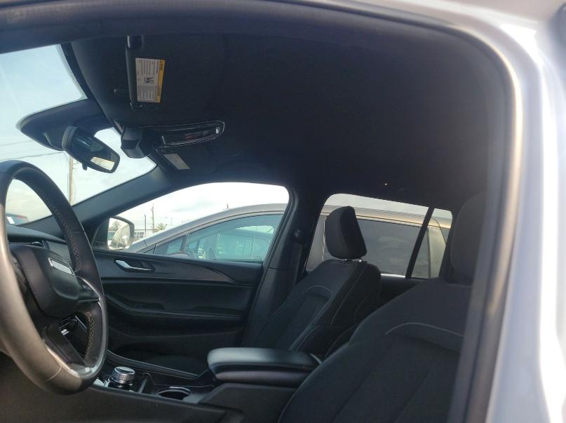 Jeep Cherokee Laredo 4-Door 4WD 2024