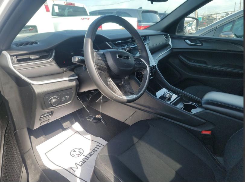 Jeep Cherokee Laredo 4-Door 4WD 2024