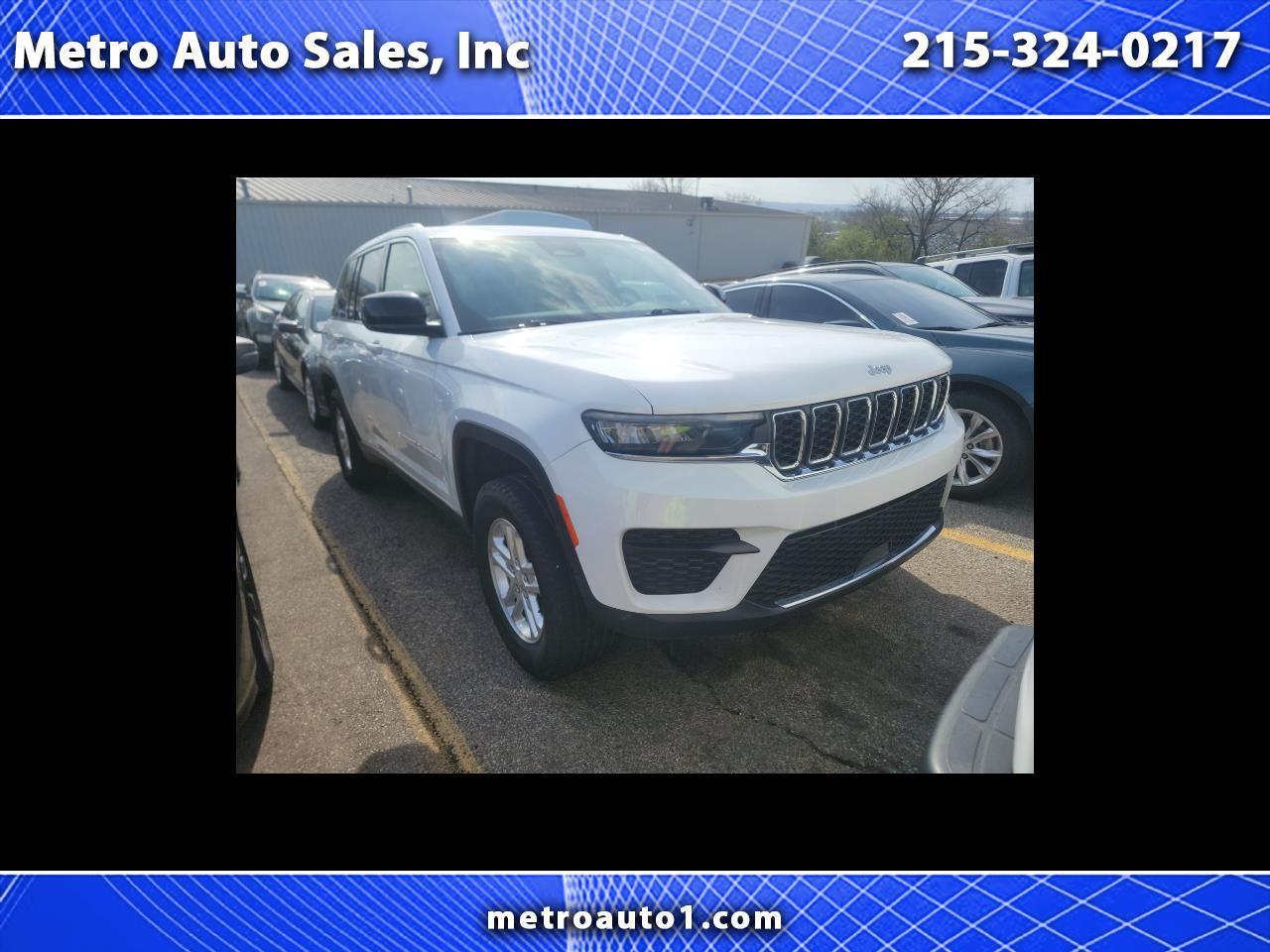 Jeep Cherokee Laredo 4-Door 4WD 2024