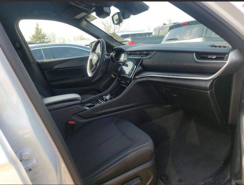 Jeep Cherokee Laredo 4-Door 4WD 2024