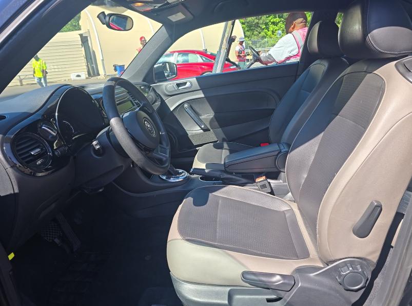 Volkswagen Beetle 1.8T 6A Fleet 2015