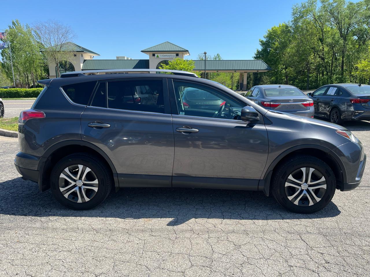 Toyota RAV4 LE 2018