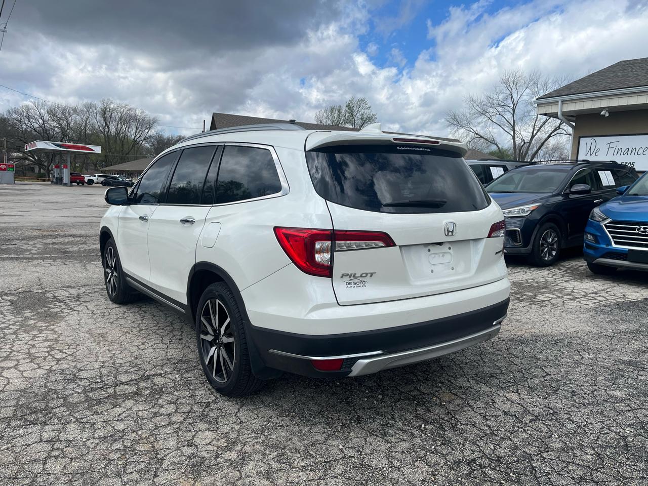 View vehicle photo 3