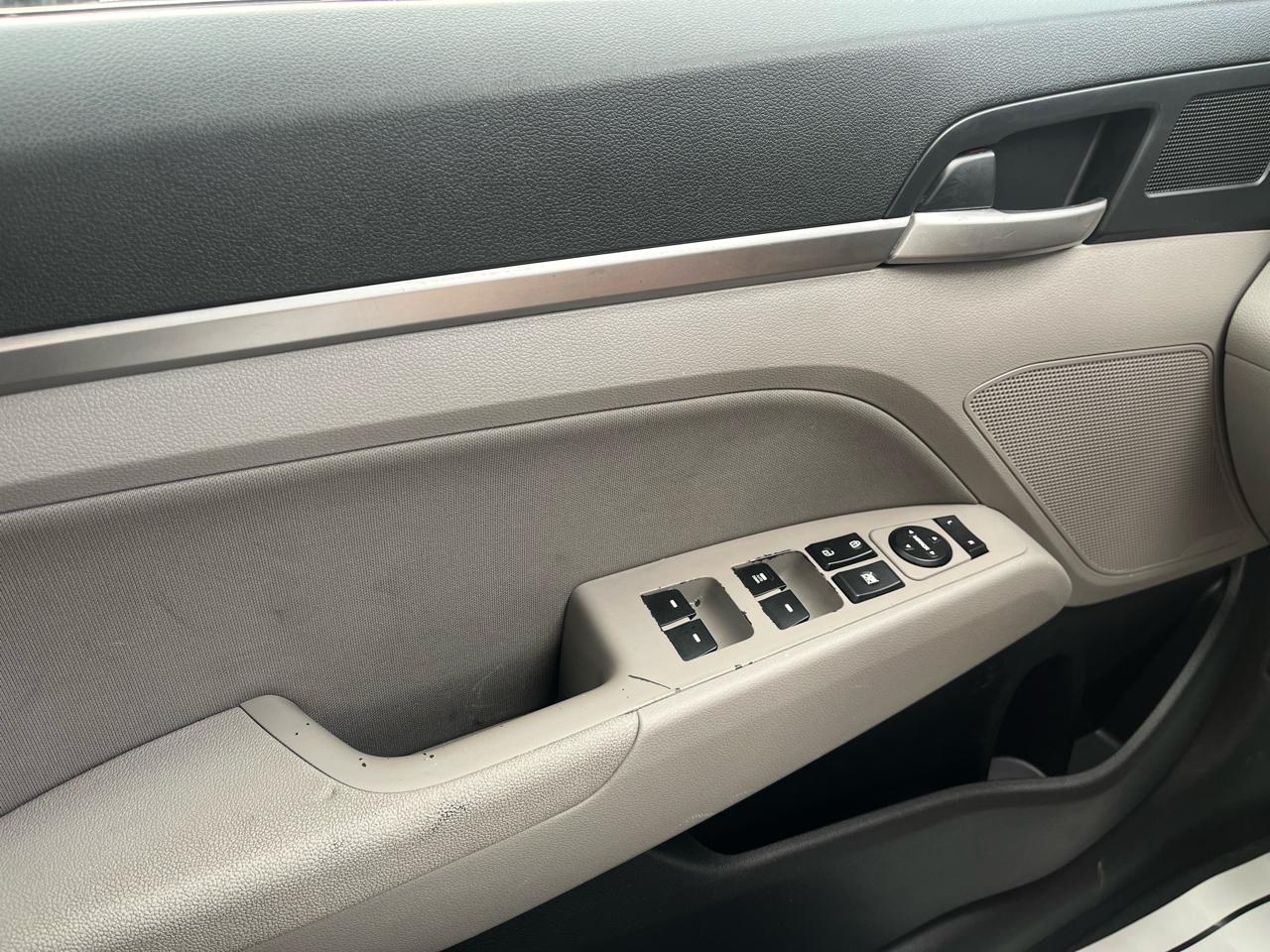 Hyundai Elantra SEL 2020