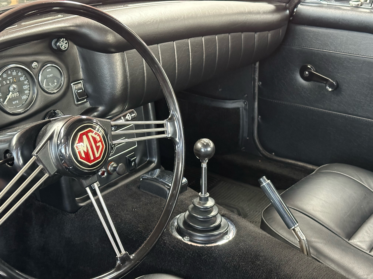 MG MGC GT  1969 MG MGC GT  1969