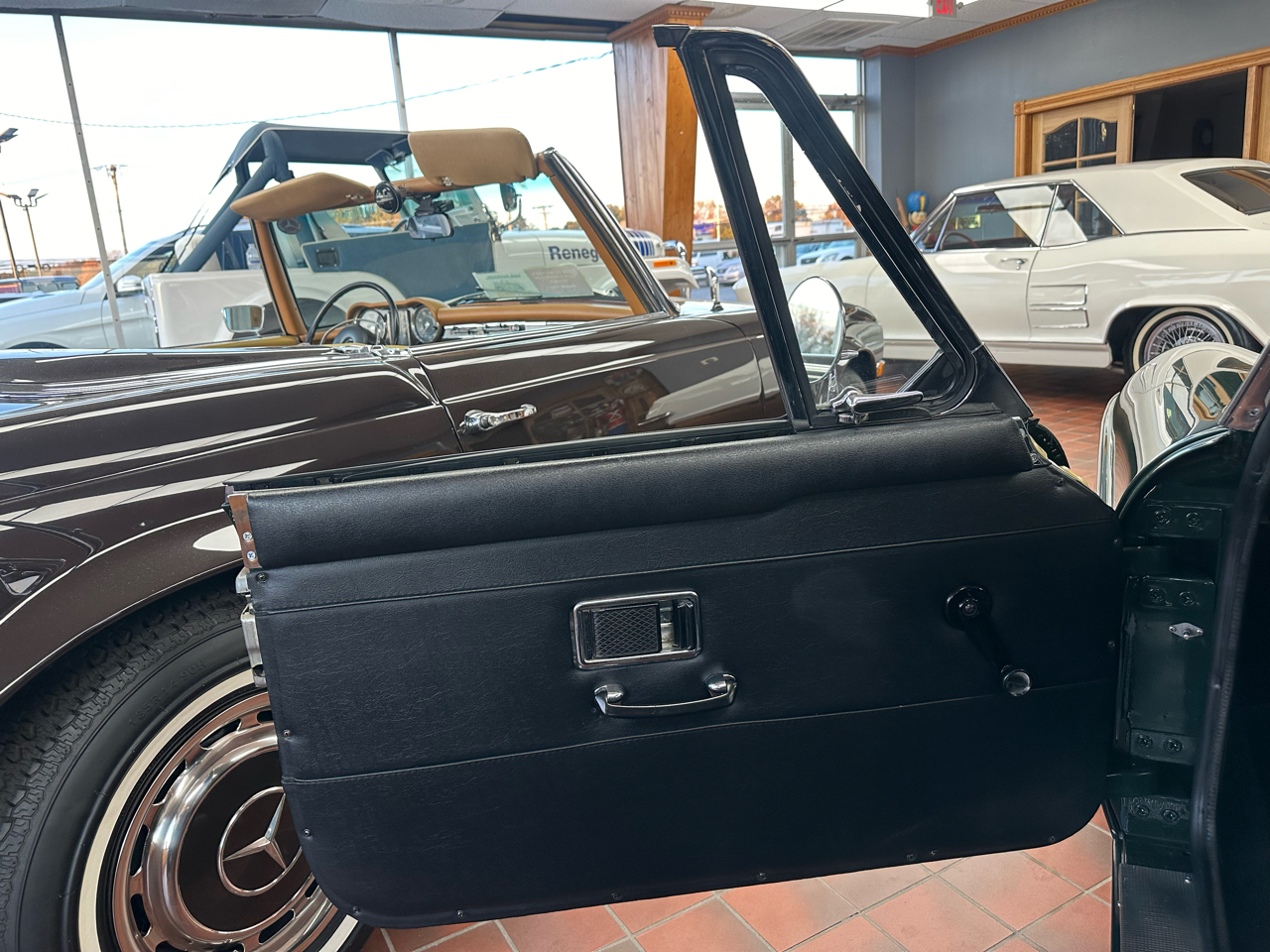 MG MGC GT  1969 MG MGC GT  1969