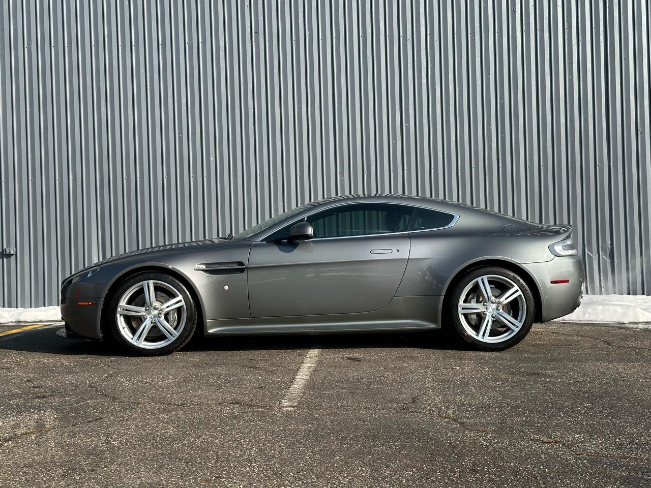 Aston Martin Vantage 2dr Cpe Sportshift 2010