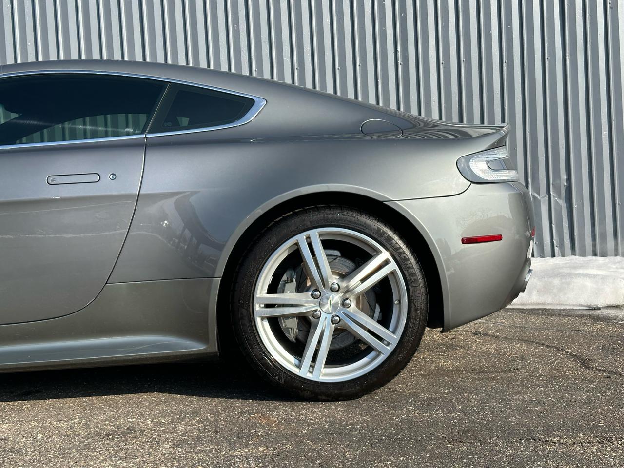 Aston Martin Vantage 2dr Cpe Sportshift 2010