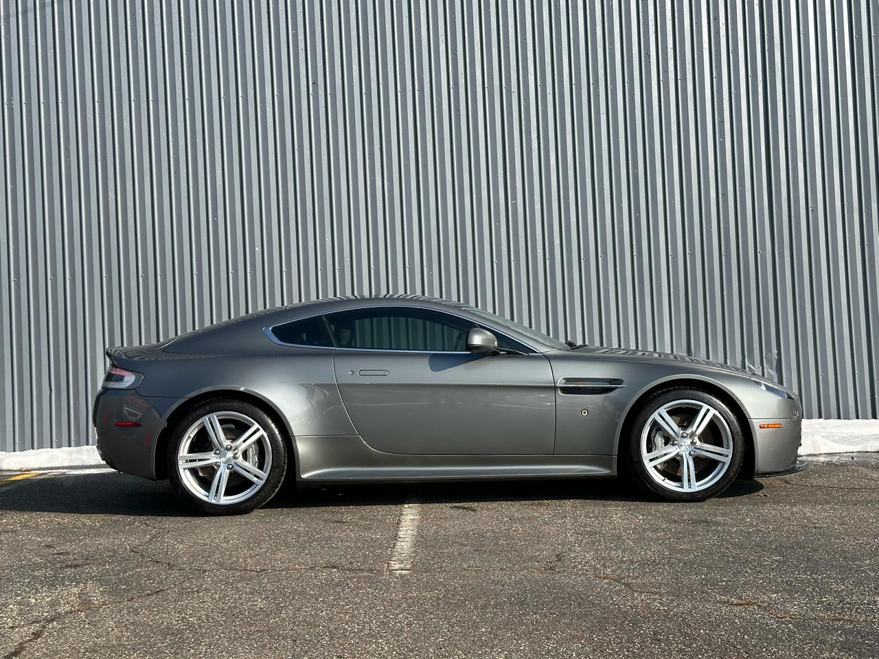Aston Martin Vantage 2dr Cpe Sportshift 2010