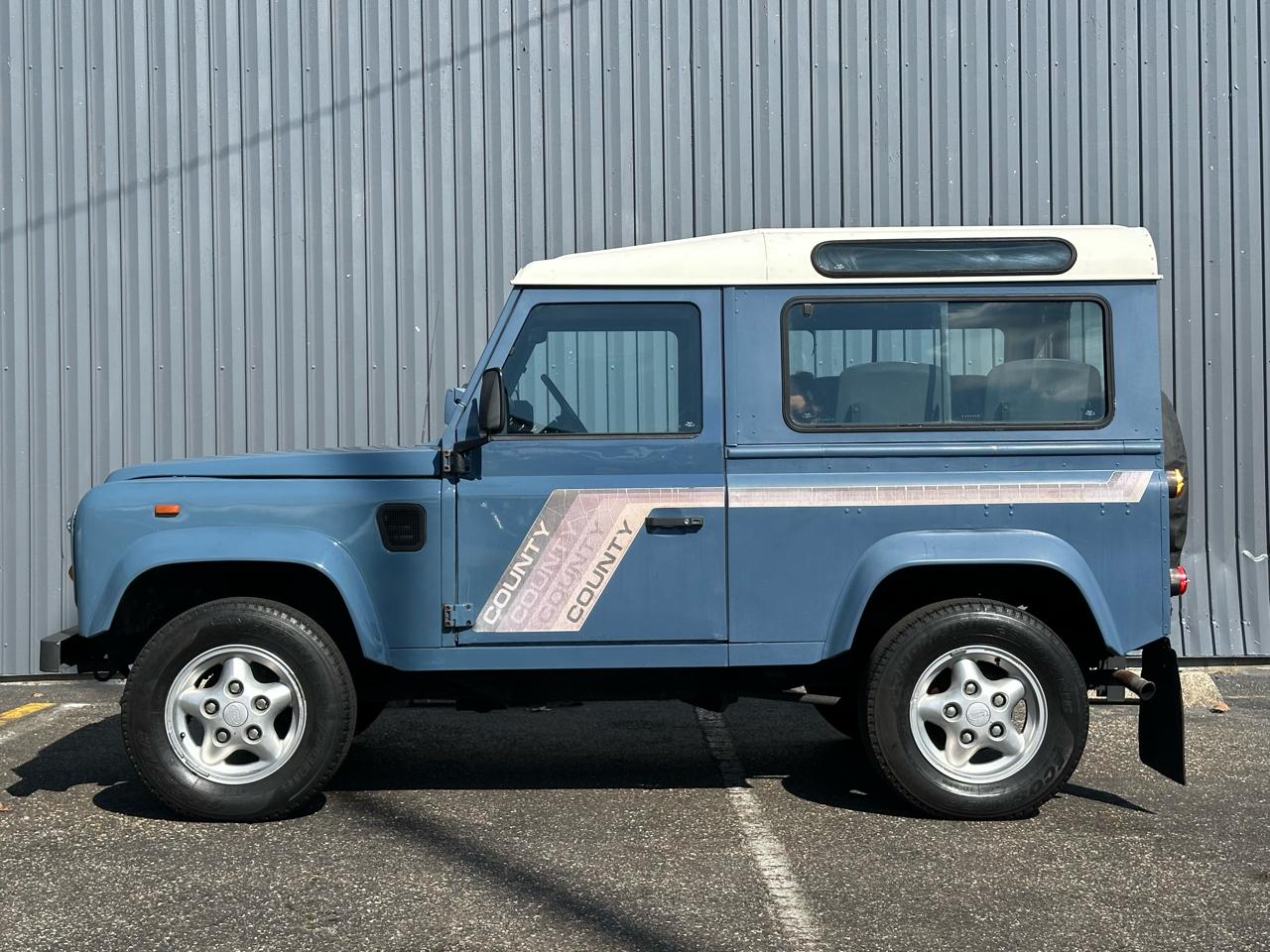 Land Rover Defender 90 1989
