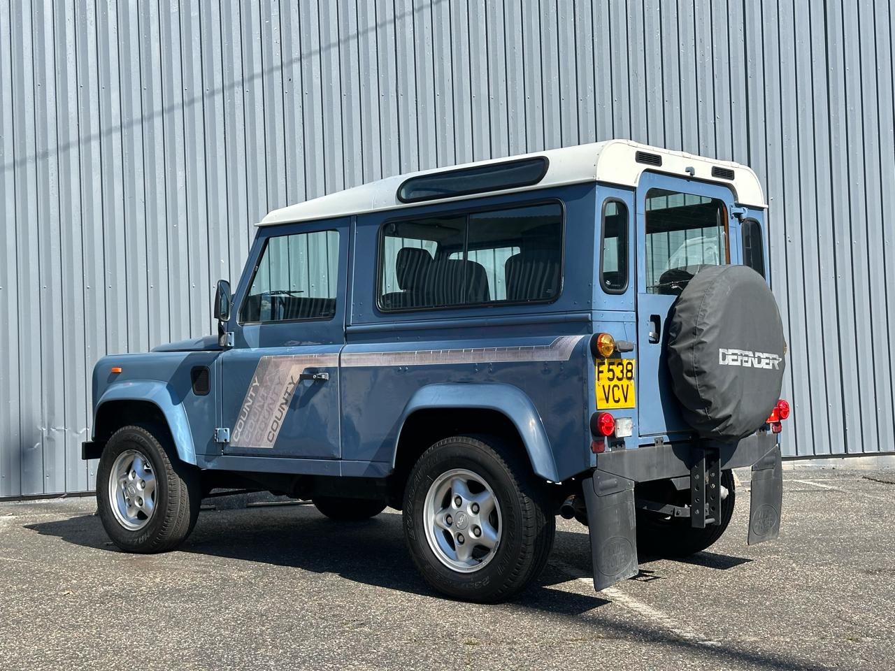 Land Rover Defender 90 1989