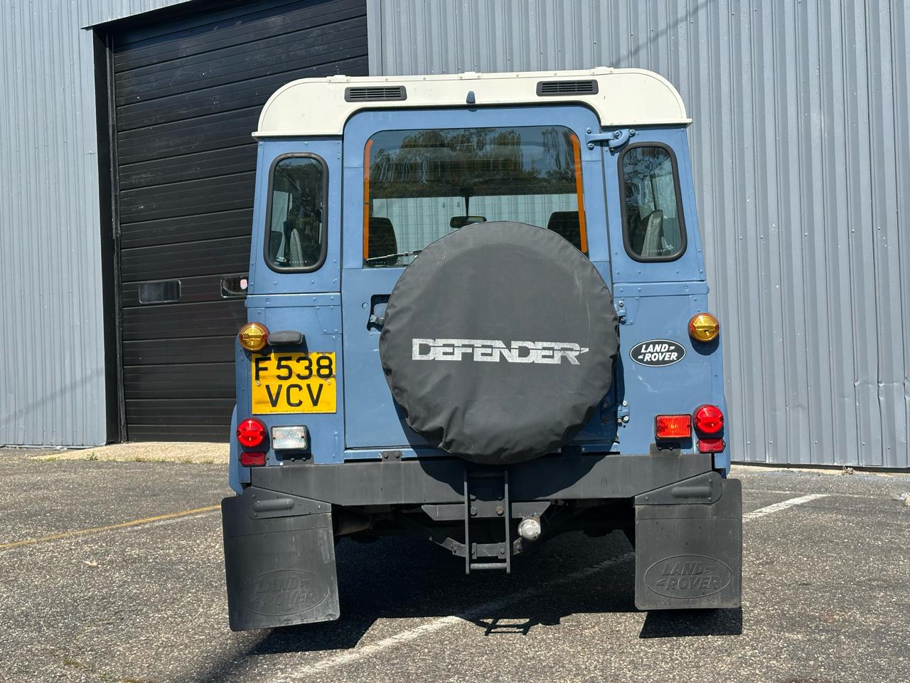 Land Rover Defender 90 1989