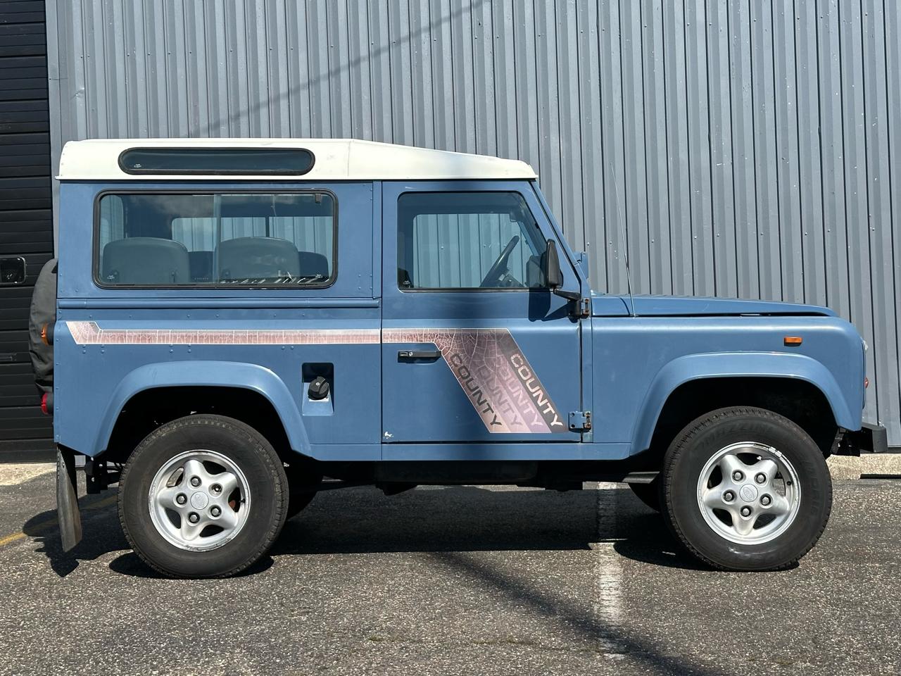 Land Rover Defender 90 1989