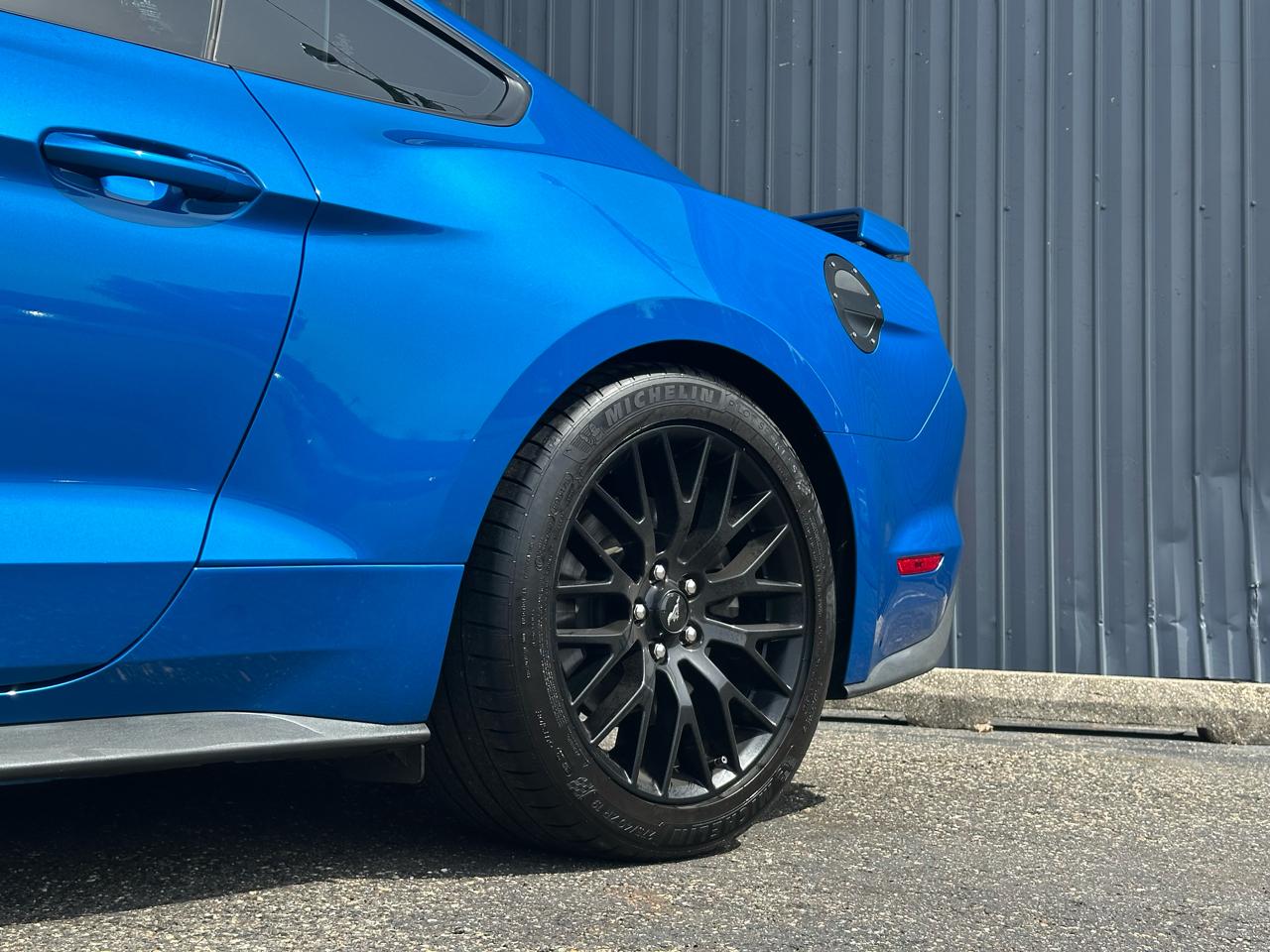 Ford Mustang  2021
