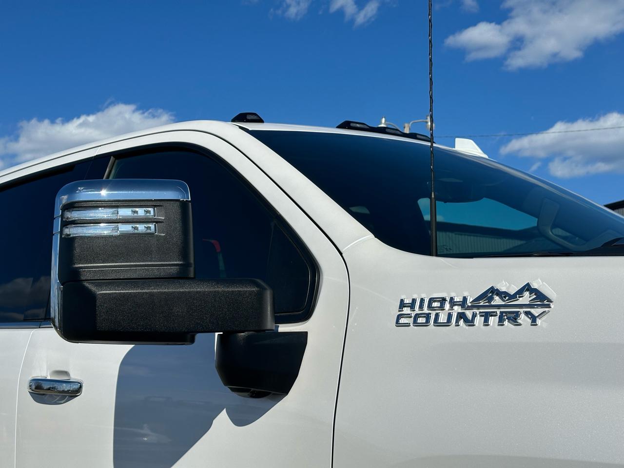 Chevrolet Silverado 3500HD 4WD Crew Cab 172" High Country 2024