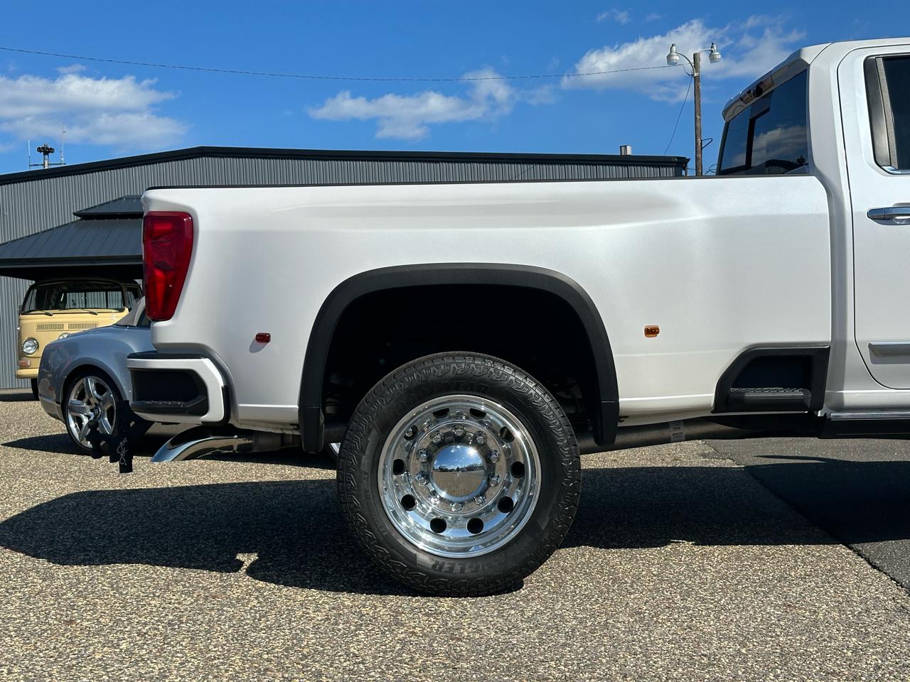 Chevrolet Silverado 3500HD 4WD Crew Cab 172" High Country 2024