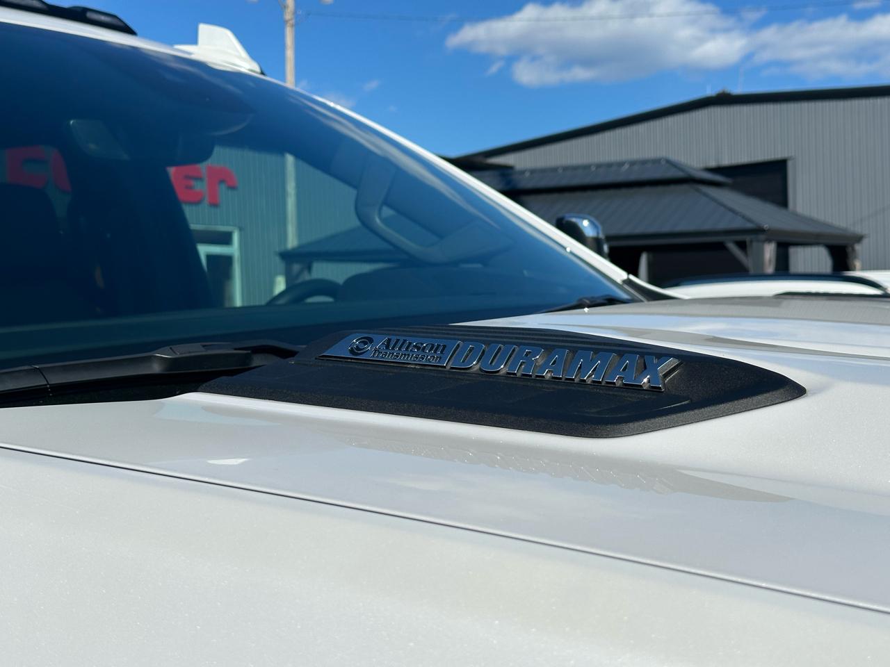 Chevrolet Silverado 3500HD 4WD Crew Cab 172" High Country 2024