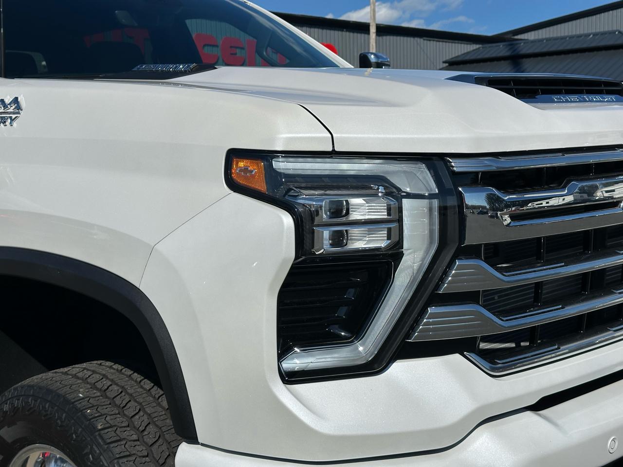 Chevrolet Silverado 3500HD 4WD Crew Cab 172" High Country 2024