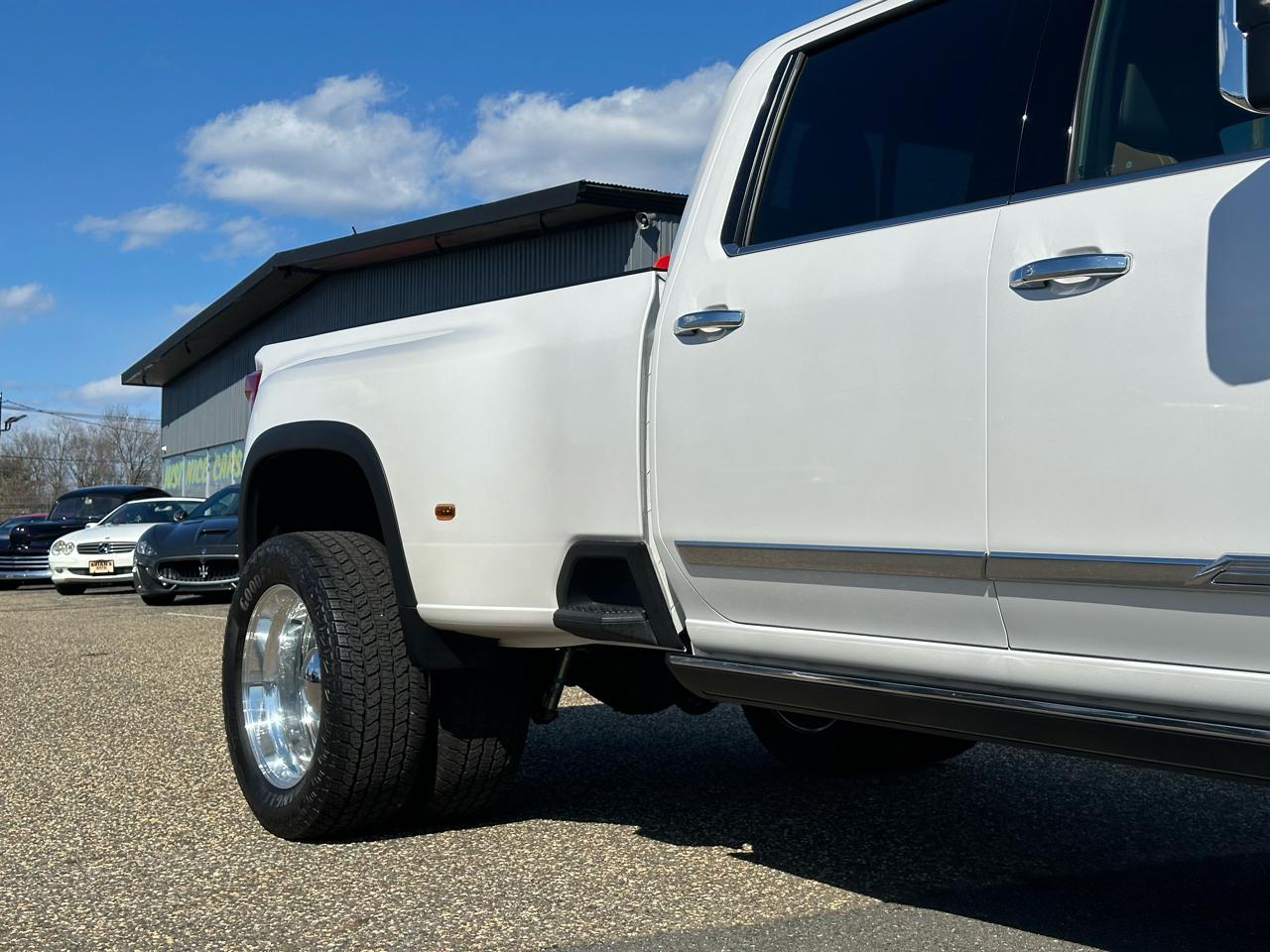 Chevrolet Silverado 3500HD 4WD Crew Cab 172" High Country 2024