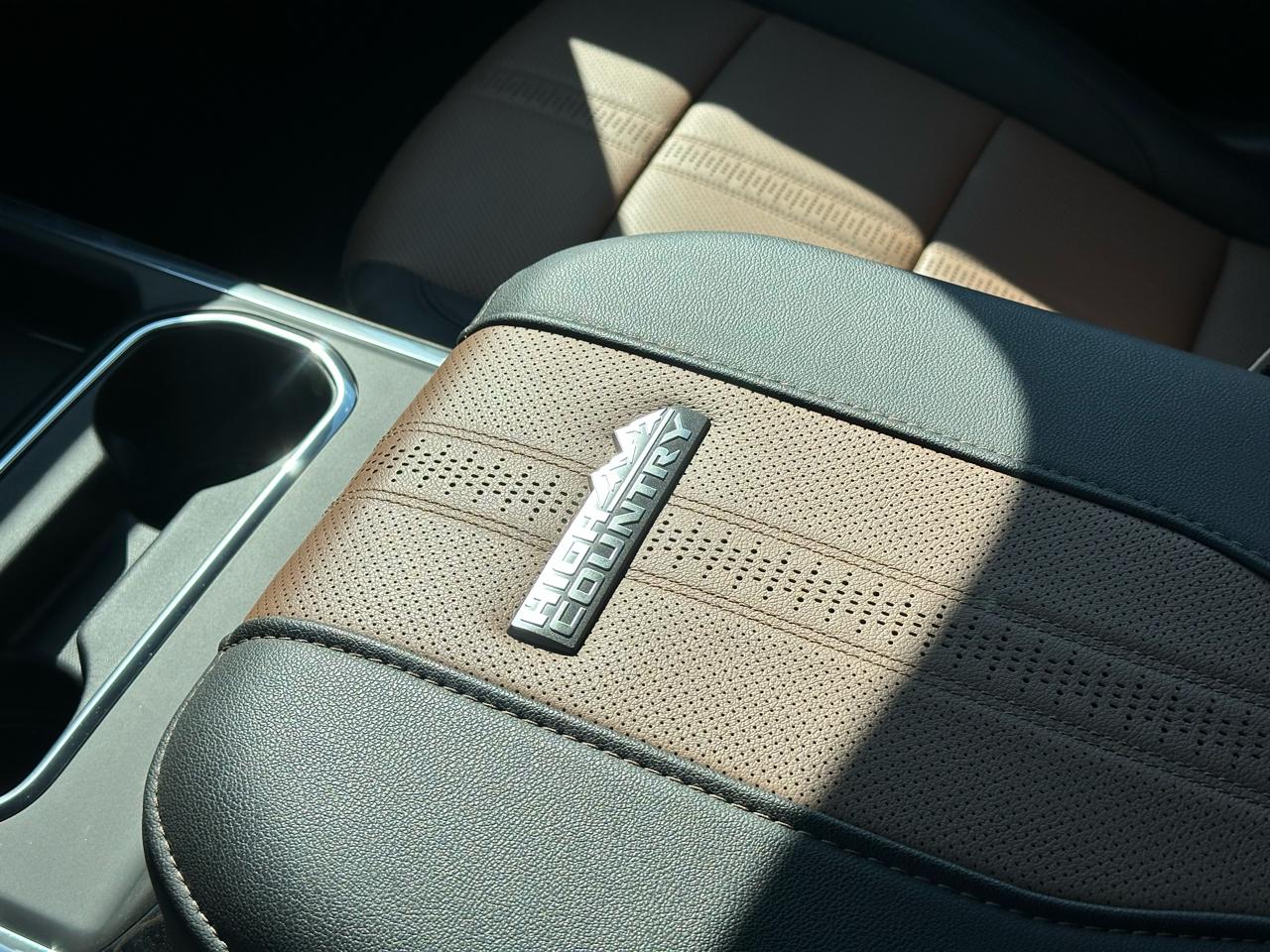 Chevrolet Silverado 3500HD 4WD Crew Cab 172" High Country 2024