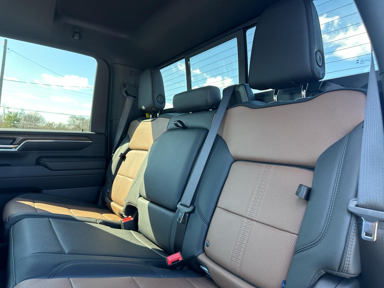 Chevrolet Silverado 3500HD 4WD Crew Cab 172" High Country 2024