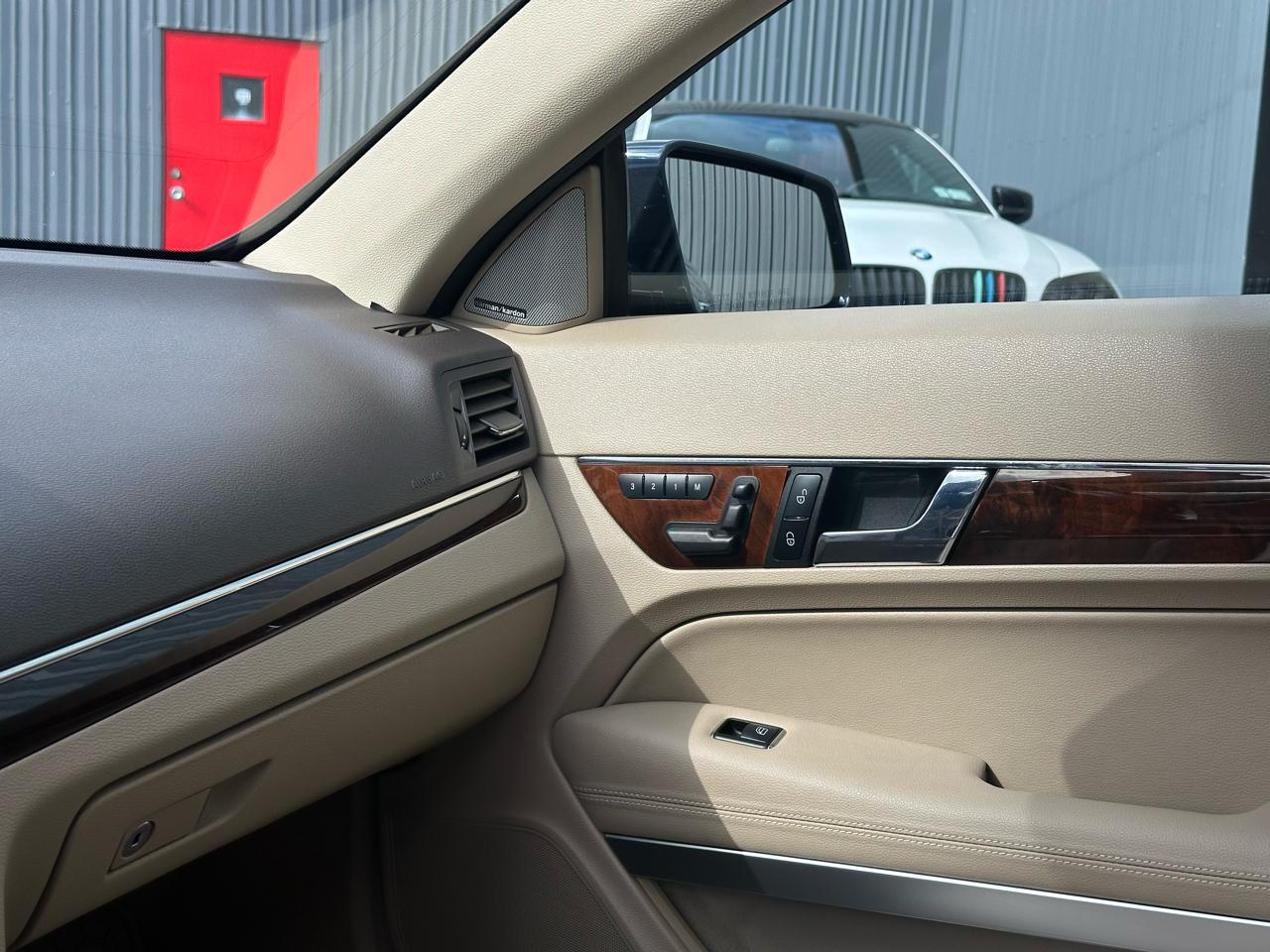 Mercedes-Benz E-Class 2dr Cabriolet E 550 RWD 2011