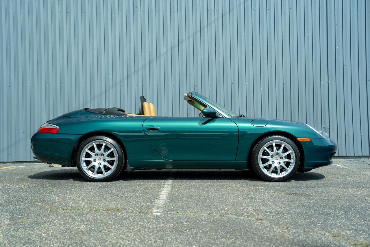 Porsche 911 Carrera 2dr Carrera Cabriolet 6-Spd Manual 2001