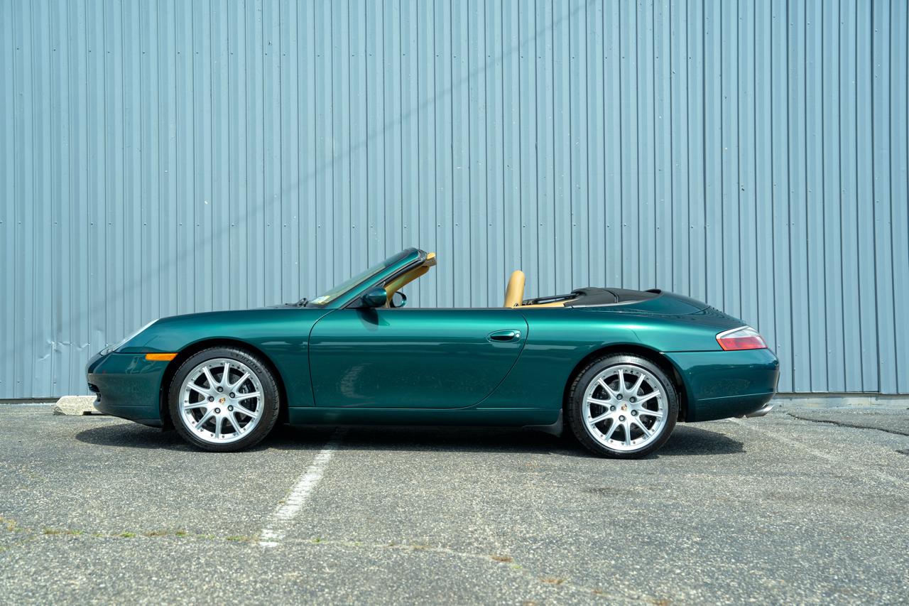 Porsche 911 Carrera 2dr Carrera Cabriolet 6-Spd Manual 2001