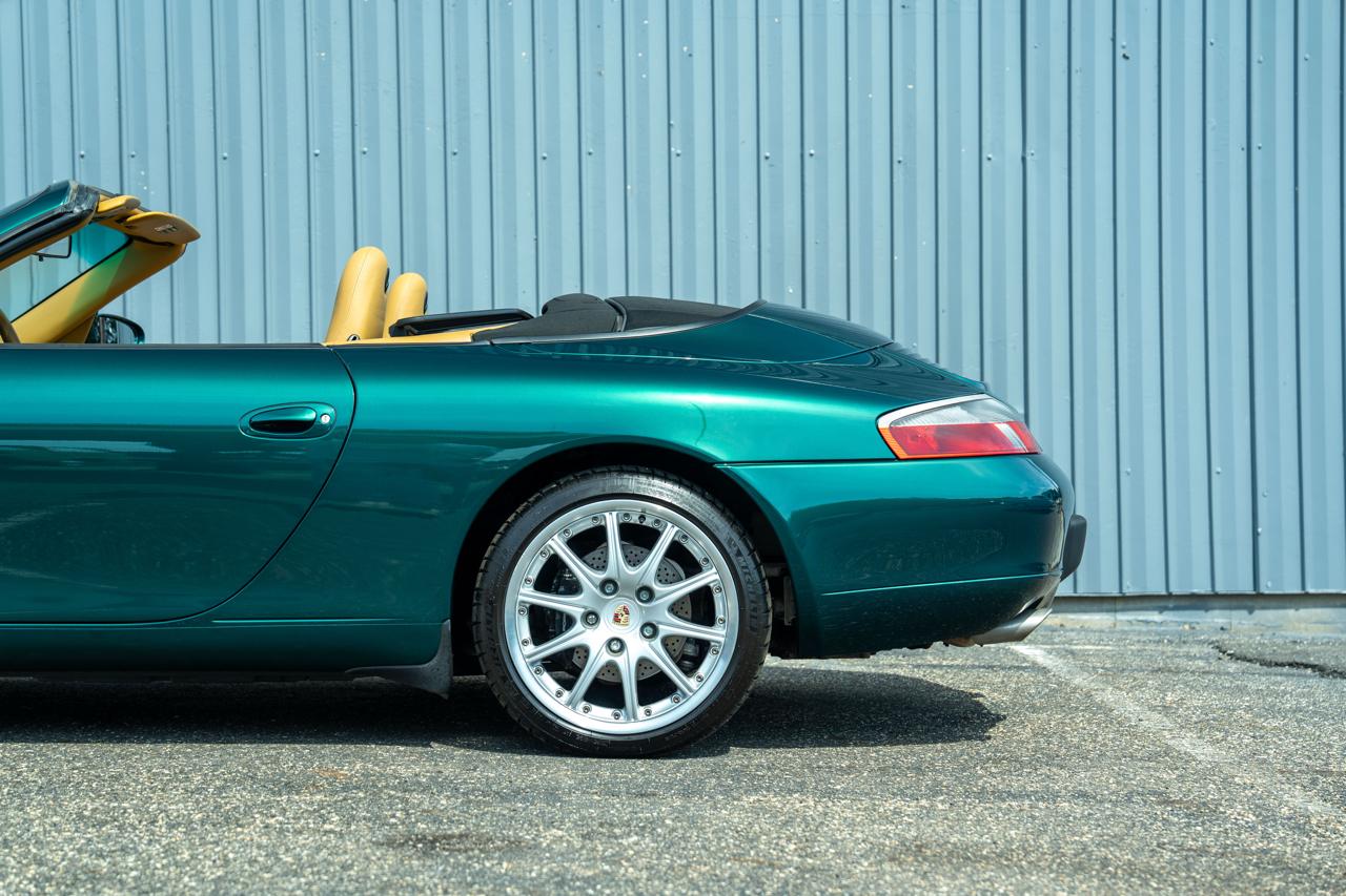 Porsche 911 Carrera 2dr Carrera Cabriolet 6-Spd Manual 2001