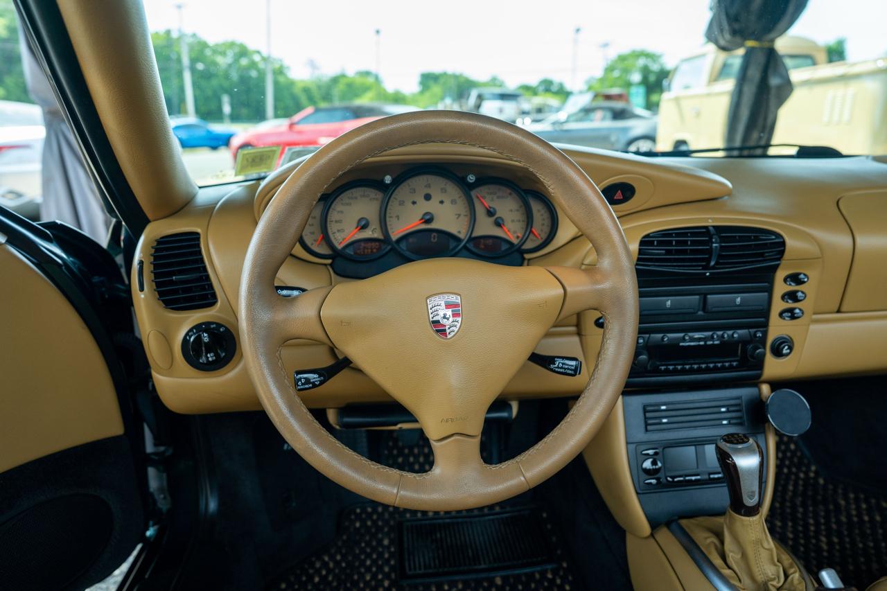 Porsche 911 Carrera 2dr Carrera Cabriolet 6-Spd Manual 2001