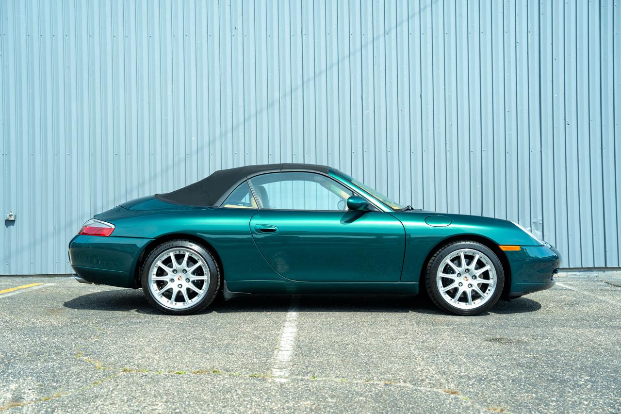 Porsche 911 Carrera 2dr Carrera Cabriolet 6-Spd Manual 2001