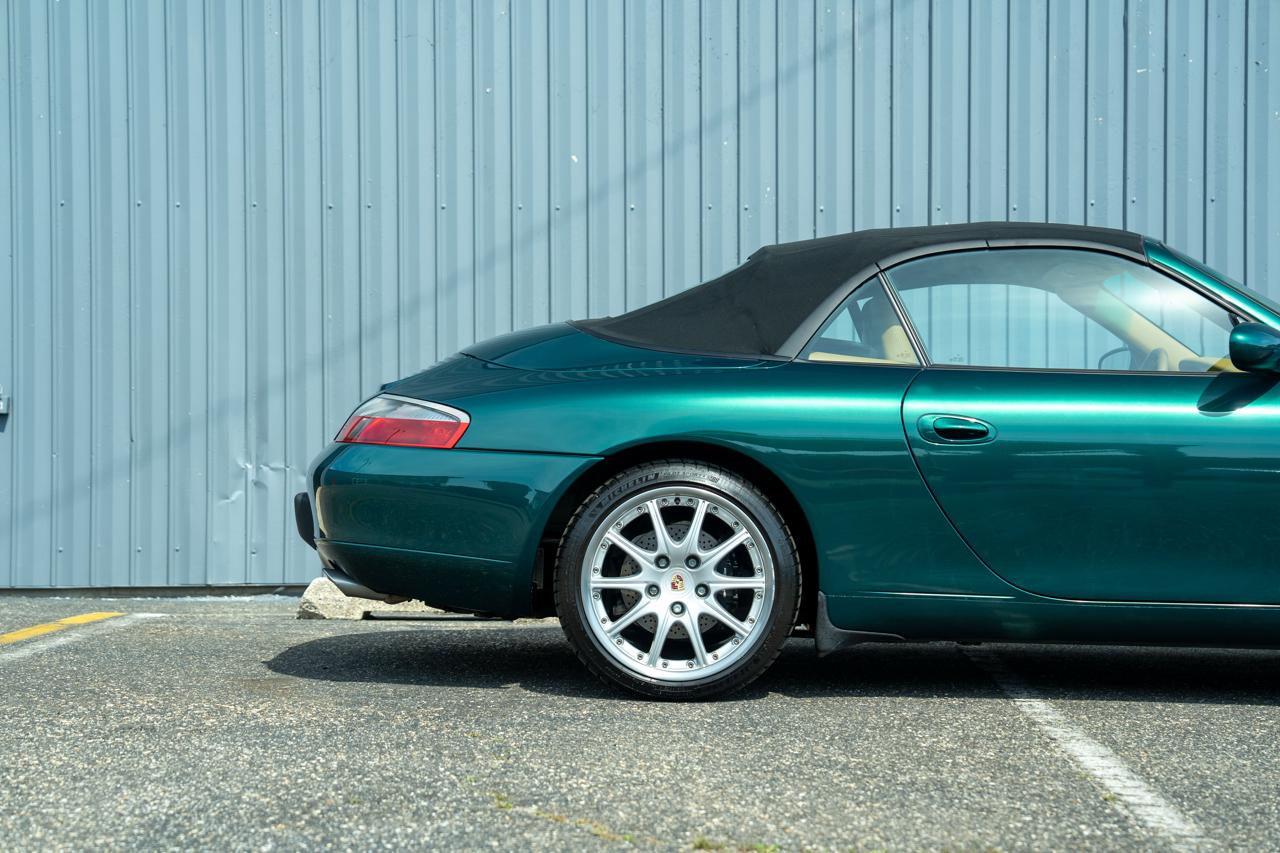 Porsche 911 Carrera 2dr Carrera Cabriolet 6-Spd Manual 2001